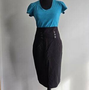 Elegant Black High-Waisted Skirt